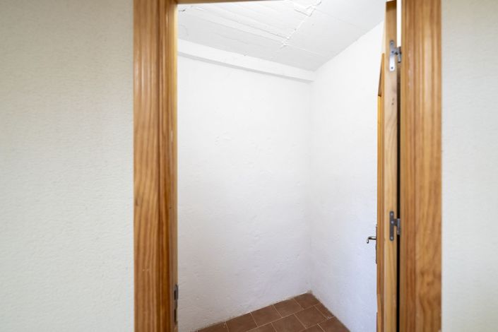 Image No.32-2 Bed Apartment for sale