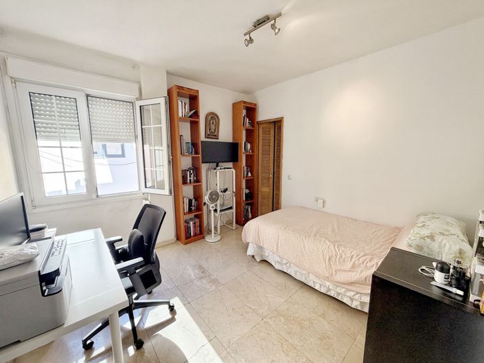 Image No.26-3 Bed Penthouse for sale