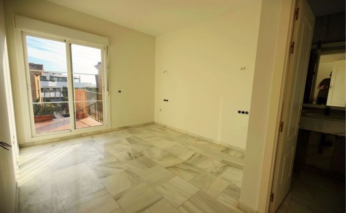 Image No.24-3 Bed Villa for sale
