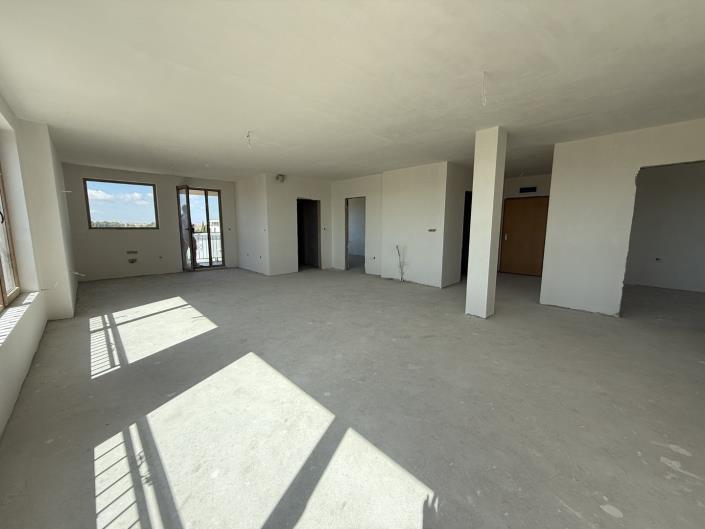 Image No.10-3 Bed Apartment for sale