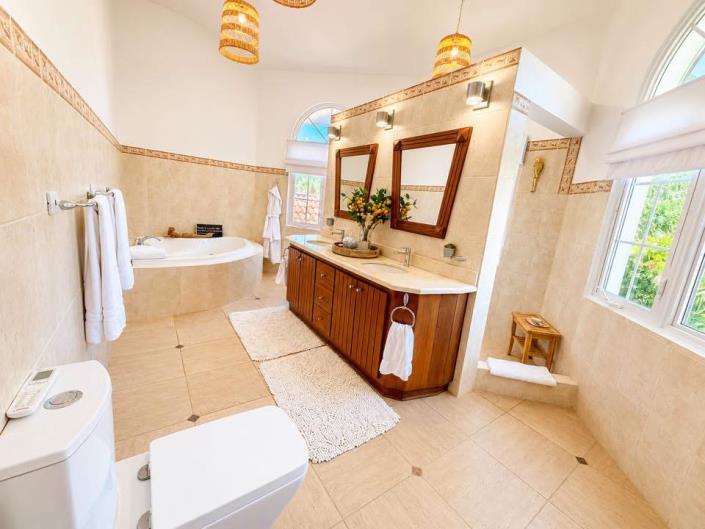 Image No.40-5 Bed Villa for sale