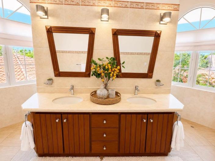 Image No.43-5 Bed Villa for sale