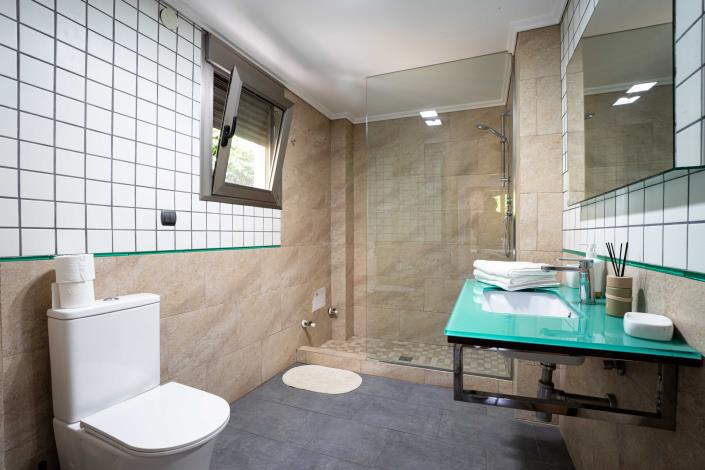 Image No.22-6 Bed House for sale