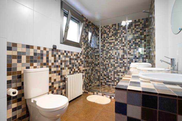 Image No.23-6 Bed House for sale