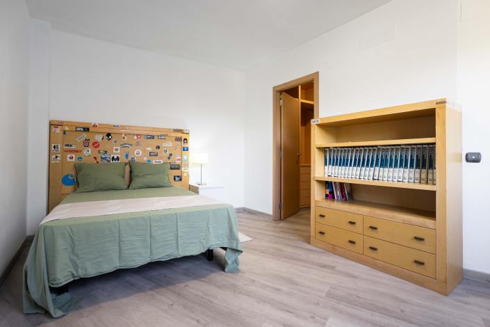 Image No.20-6 Bed House for sale