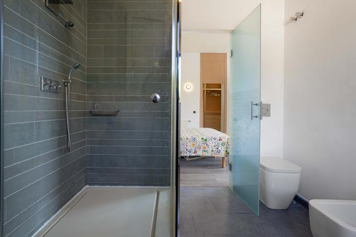 Image No.26-6 Bed House for sale