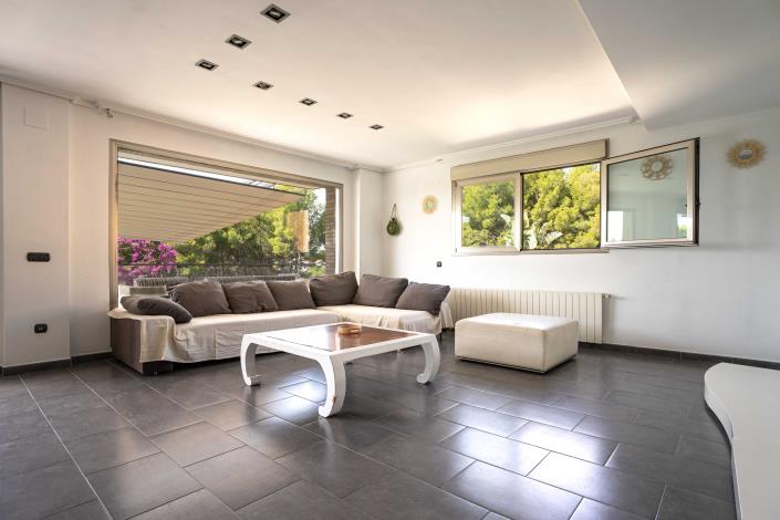 Image No.6-6 Bed House for sale