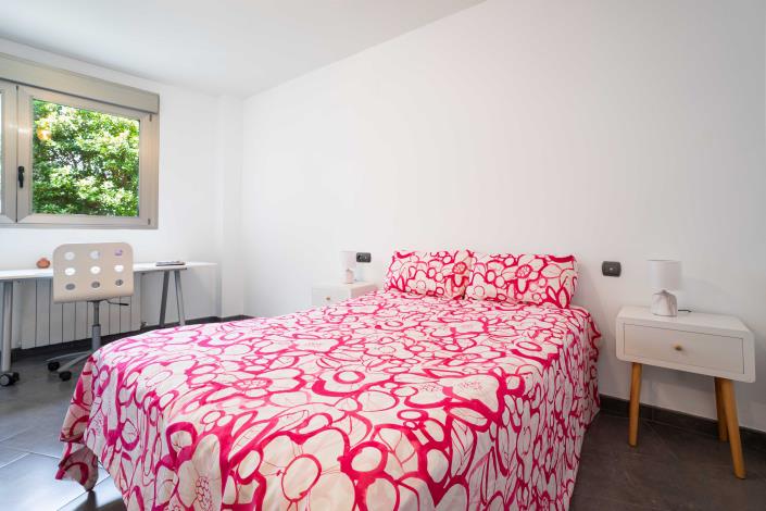 Image No.18-6 Bed House for sale