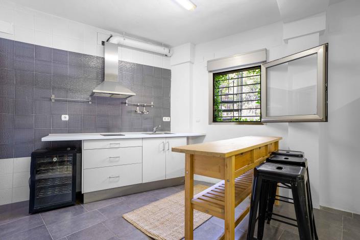 Image No.34-6 Bed House for sale