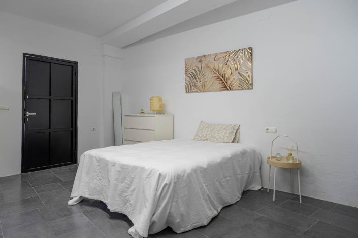 Image No.35-6 Bed House for sale