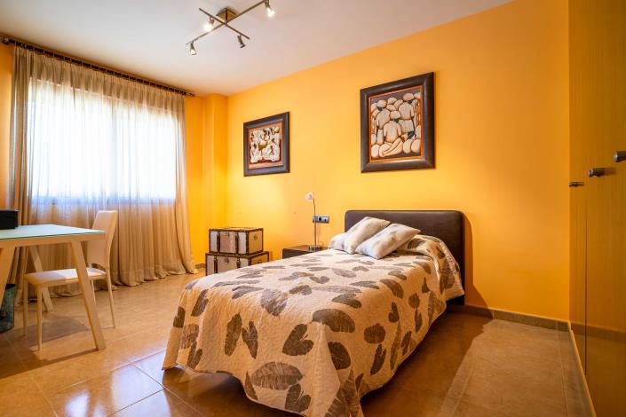 Image No.16-4 Bed House for sale