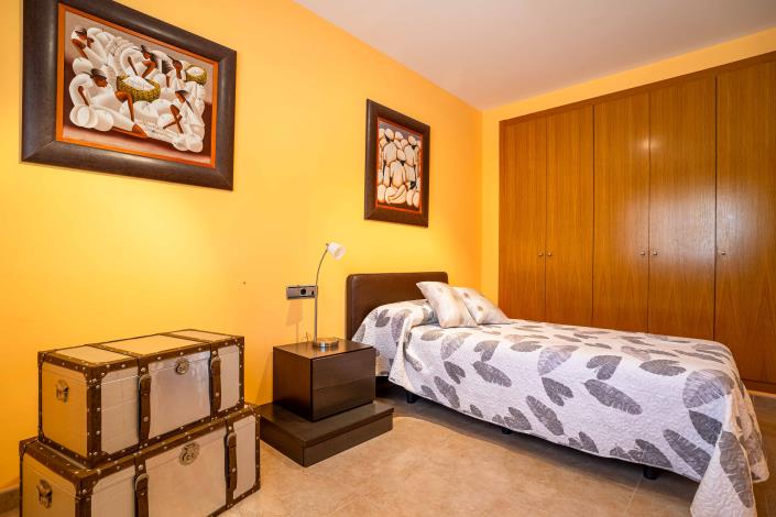 Image No.17-4 Bed House for sale