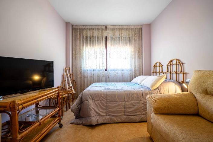 Image No.20-4 Bed House for sale