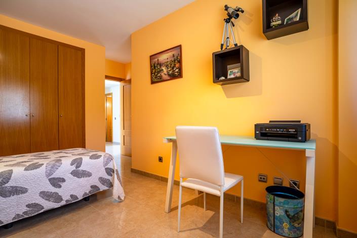 Image No.18-4 Bed House for sale