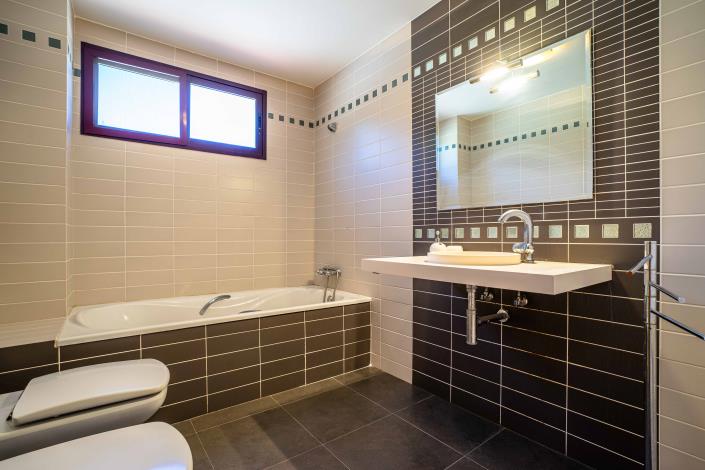Image No.22-4 Bed House for sale
