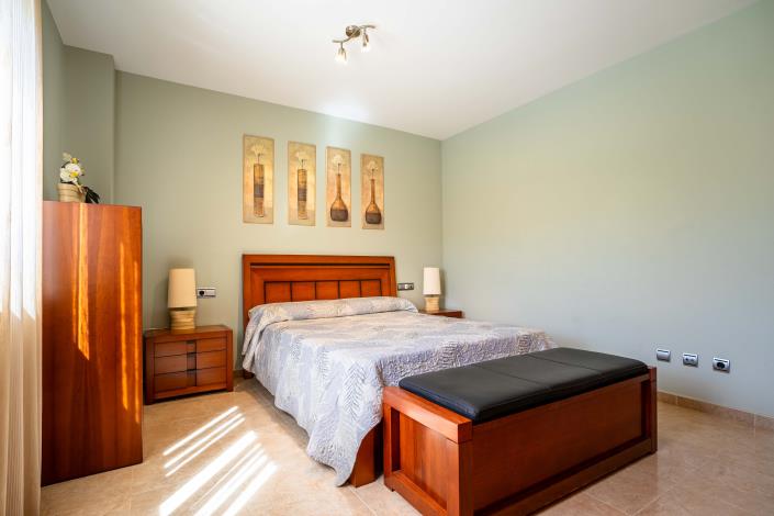 Image No.14-4 Bed House for sale