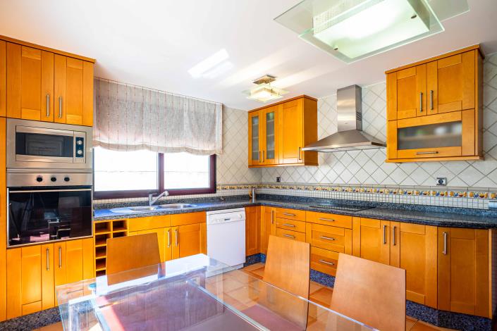 Image No.12-4 Bed House for sale