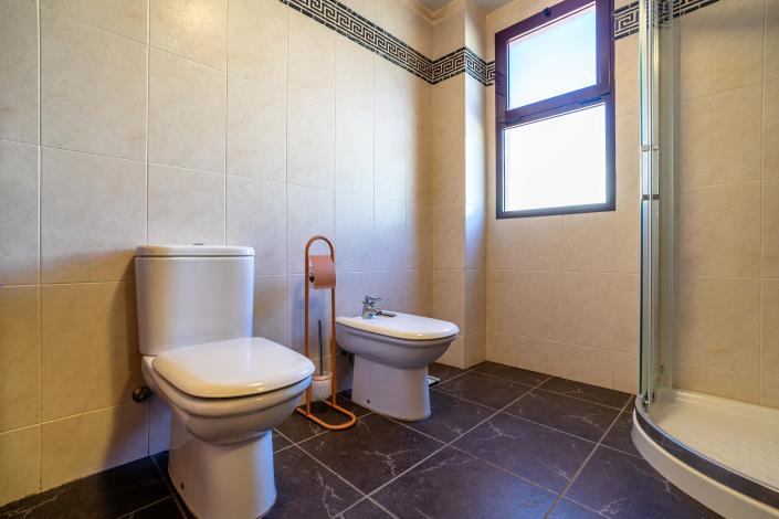 Image No.25-4 Bed House for sale