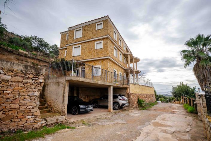 Image No.2-9 Bed House for sale
