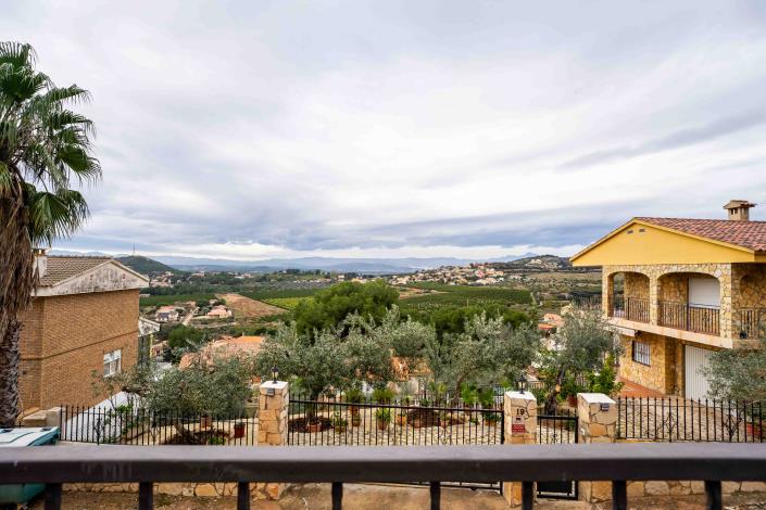 Image No.4-9 Bed House for sale