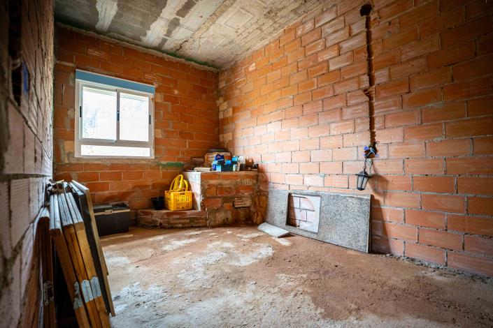 Image No.18-9 Bed House for sale