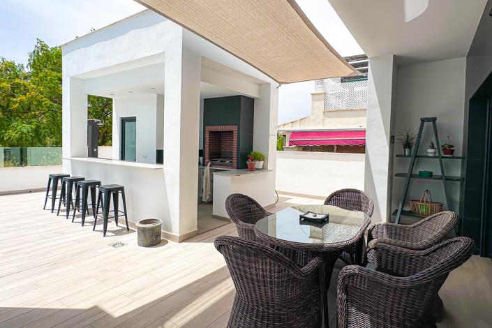Image No.20-6 Bed Chalet for sale