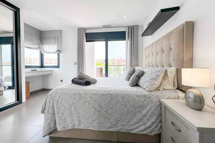 Image No.31-6 Bed Chalet for sale