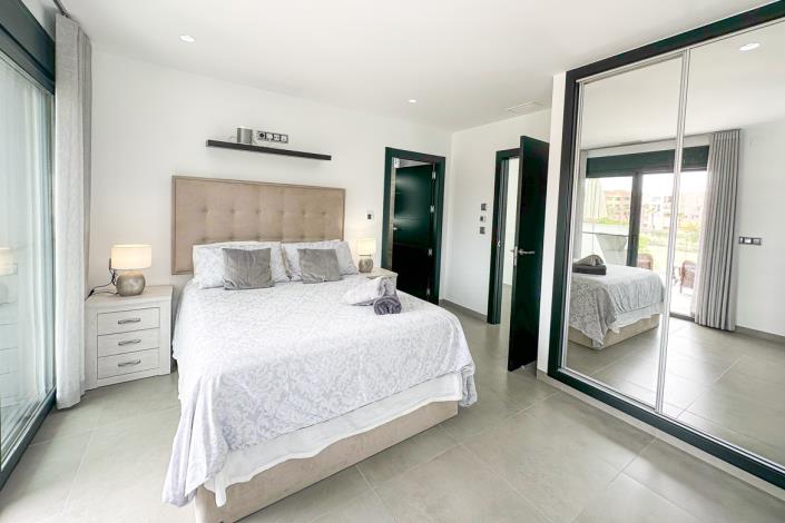 Image No.34-6 Bed Chalet for sale