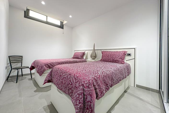 Image No.46-6 Bed Chalet for sale