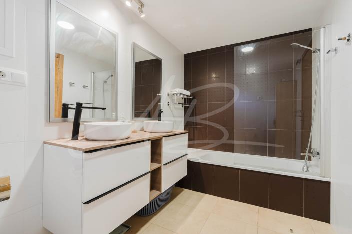 Image No.10-3 Bed Apartment for sale