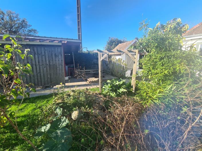 Image No.19-3 Bed Farmhouse for sale