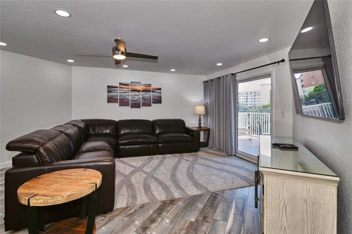 Image No.19-3 Bed Condo for sale
