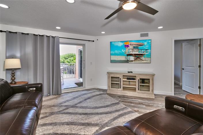 Image No.20-3 Bed Condo for sale