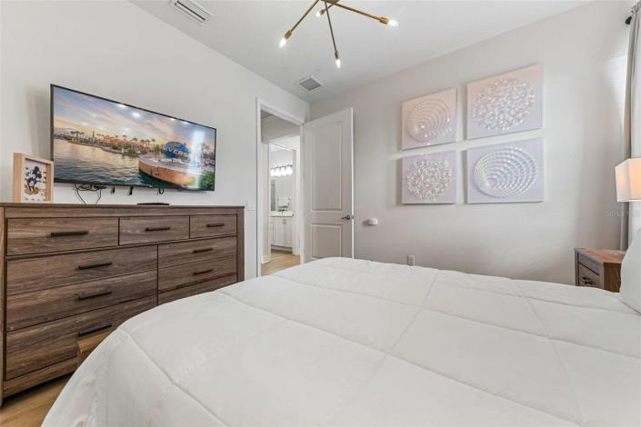 Image No.40-5 Bed House for sale