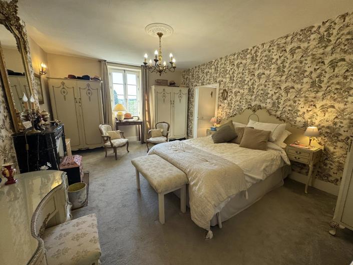 Image No.17-11 Bed Chateaux for sale