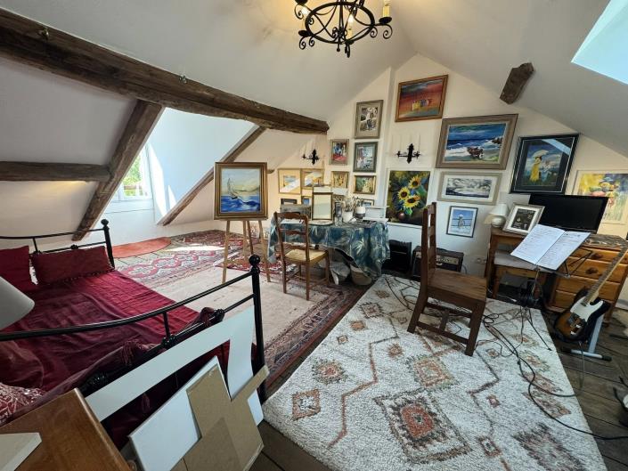 Image No.23-11 Bed Chateaux for sale