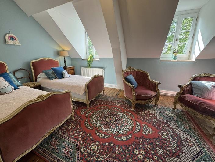 Image No.39-11 Bed Chateaux for sale