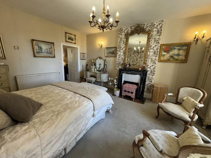 Image No.48-11 Bed Chateaux for sale