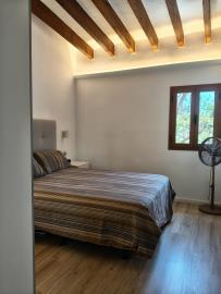 10-Large-bedroom-squished