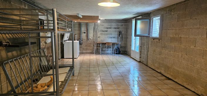 Image No.8-3 Bed House for sale