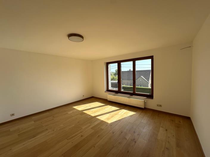 Image No.7-5 Bed House for sale
