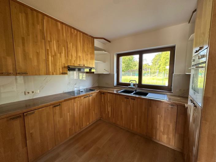Image No.8-5 Bed House for sale