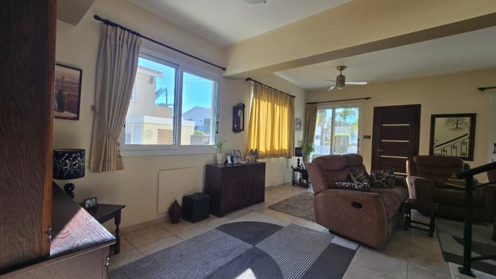 Image No.2-3 Bed Villa / Detached for sale