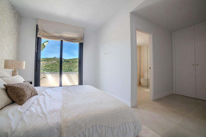 Image No.20-3 Bed Property for sale