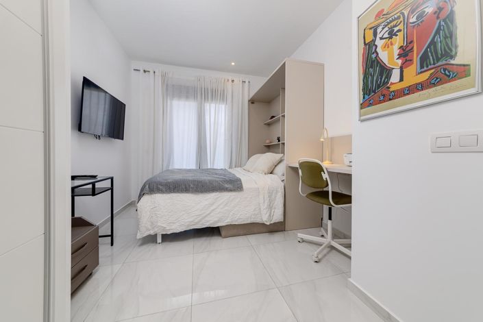 Image No.20-3 Bed House for sale