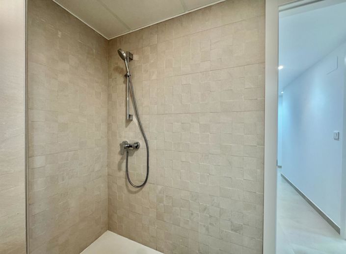 Image No.17-3 Bed Apartment for sale