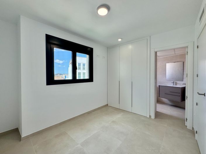 Image No.7-3 Bed Apartment for sale