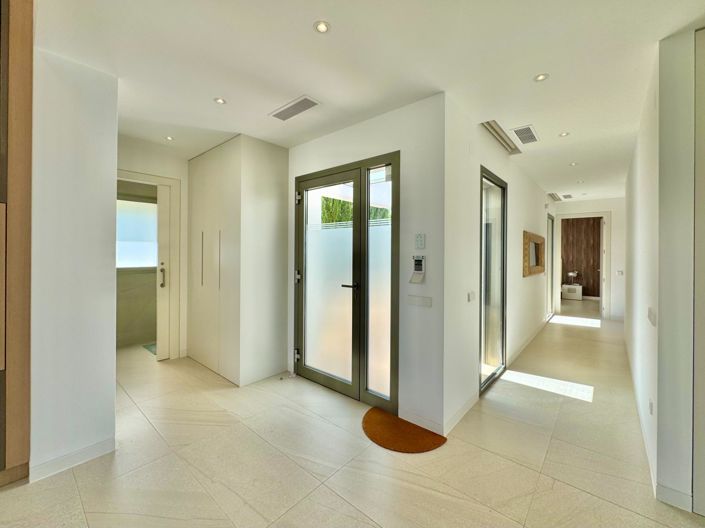 Image No.9-3 Bed Villa for sale