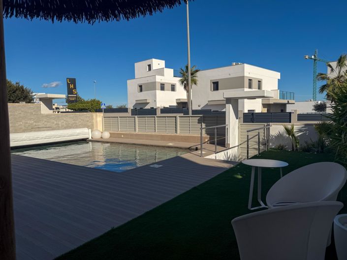 Image No.3-4 Bed Villa for sale