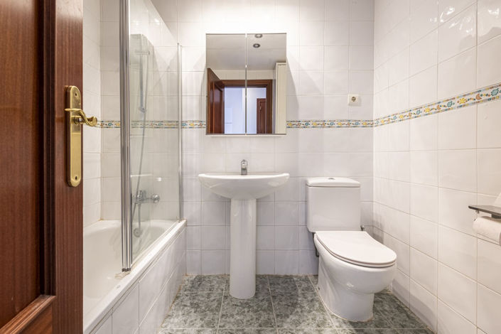 Image No.17-2 Bed Property for sale